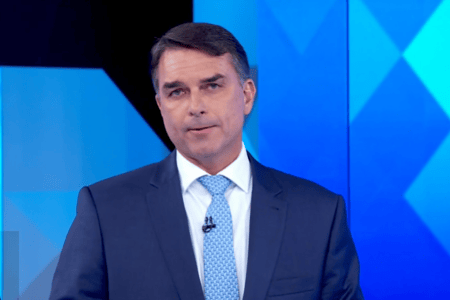 Flavio Bolsonaro teria confirmado a aliados que deixou o Brasil