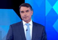 Flávio Bolsonaro não reconhece resultado e pede anulação da eleição