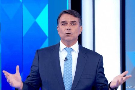 Flavio Bolsonaro durante o debate na Globo