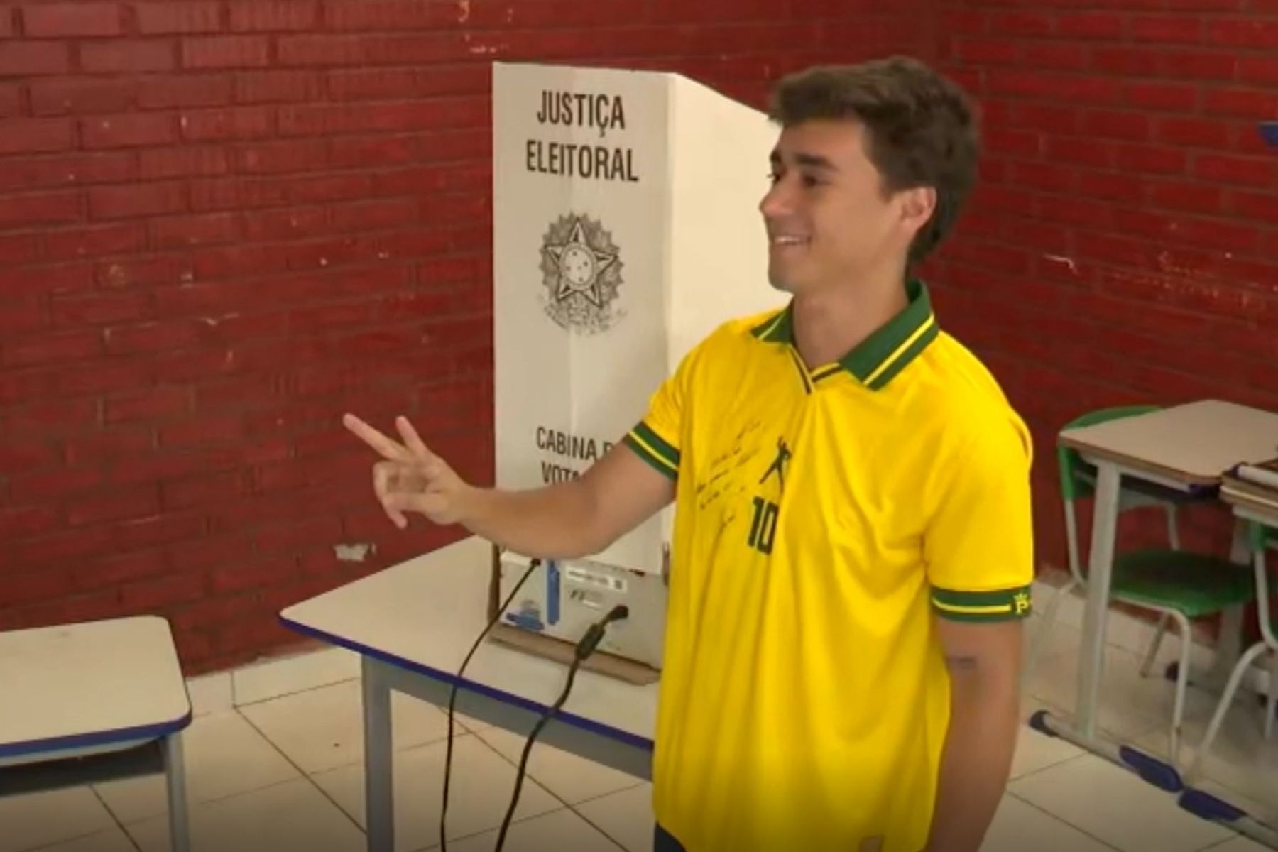 Eleições 2026: 'Eu não tenho dúvidas de que o Brasil vai vencer hoje', diz Nikolas Ferreira ao votar em BH