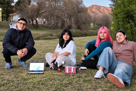 Maximiliano Occhiuzzi, Ailén Mier, Mayra Equice e Brenda Cardozo são estudantes do sexto ano do Instituto Técnico Nossa Senhora de Fátima, em Villa Soldati