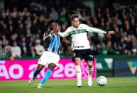 Grêmio vence primeira fora de casa no Brasileiro e ganha esperança contra o Z4
