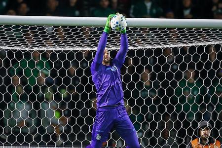 Weverton em ação pelo Grêmio contra o Coritiba • Lucas Uebel/Grêmio