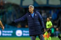 Grêmio terá manutenção dos três zagueiros contra Athletico-PR? Veja opções de Renato