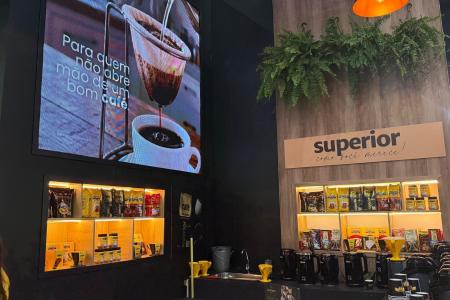 Estande do Grupo Jequitinhonha Alimentos e Poema Café na Superminas • Giullia Gurgel/ Itatiaia