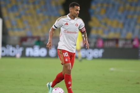 Alan Patrick em ação pelo Inter contra o Fluminense • Ricardo Duarte/Internacional