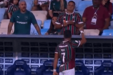 Hulk discute com torcedor do Fluminense