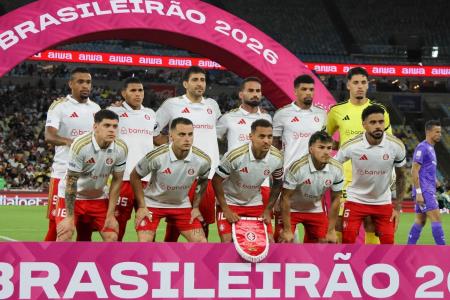Inter em campo para enfrentar o Fluminense