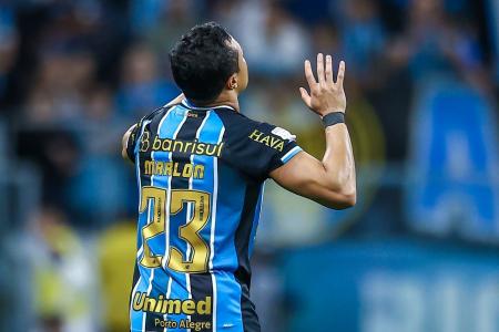 Marlon celebra gol pelo Grêmio contra o Athletico-PR • Lucas Uebel/Grêmio