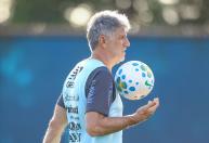 Renato deve repetir escalação do Grêmio contra o Atlético pela Copa do Brasil
