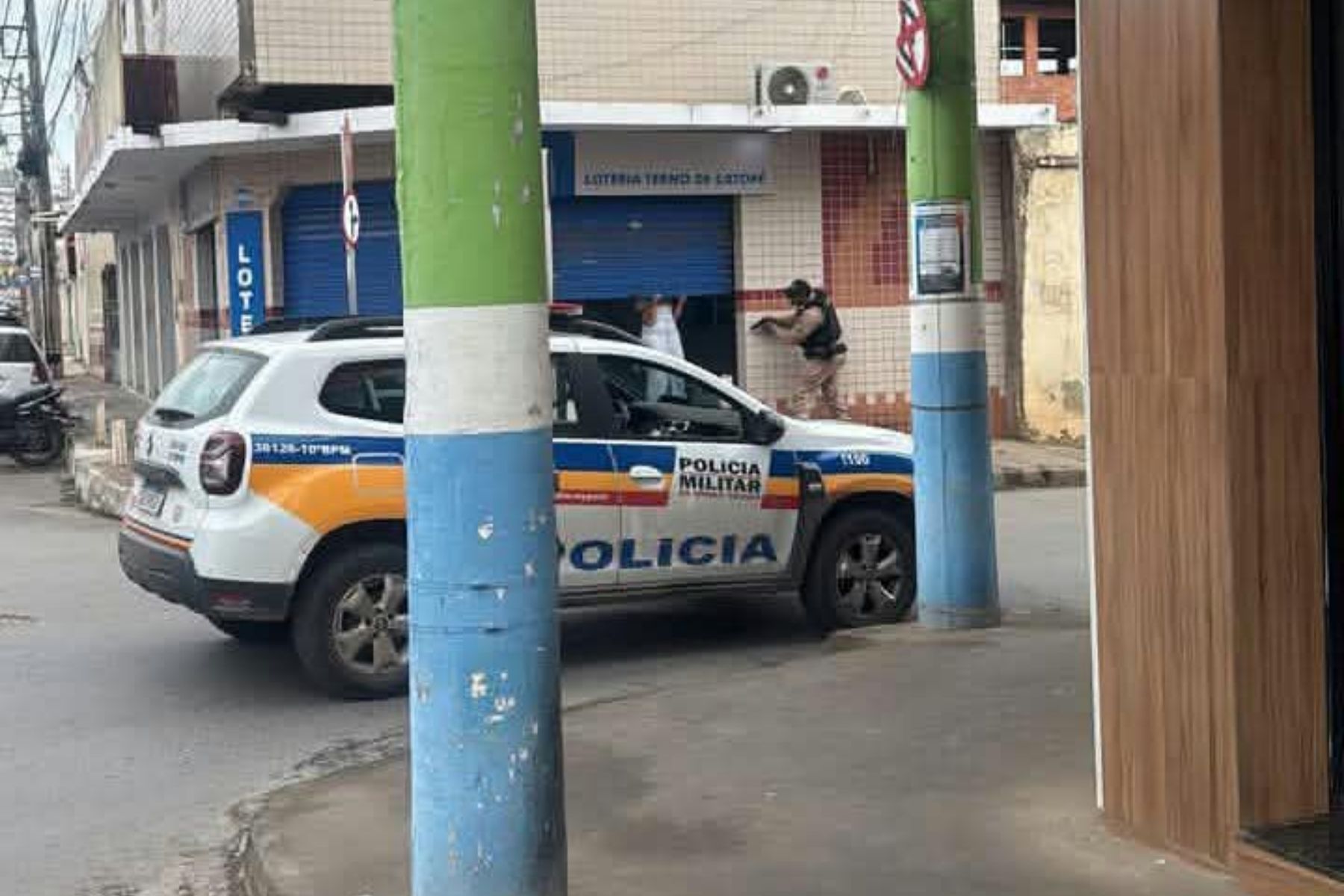 Dupla assalta casa lotérica e leva R$ 1,2 mil em Montes Claros