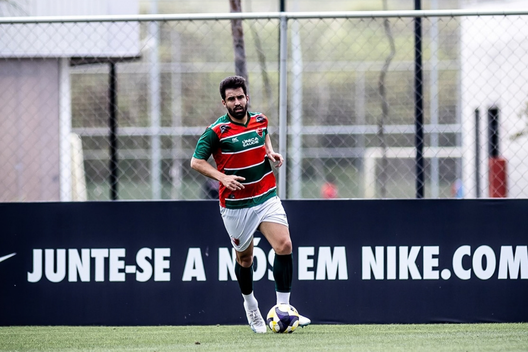 Cria do Atlético anuncia aposentadoria aos 29 anos, e multicampeão reage: 'Irmão'