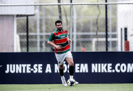 Cria do Atlético anuncia aposentadoria aos 29 anos, e multicampeão reage: 'Irmão'