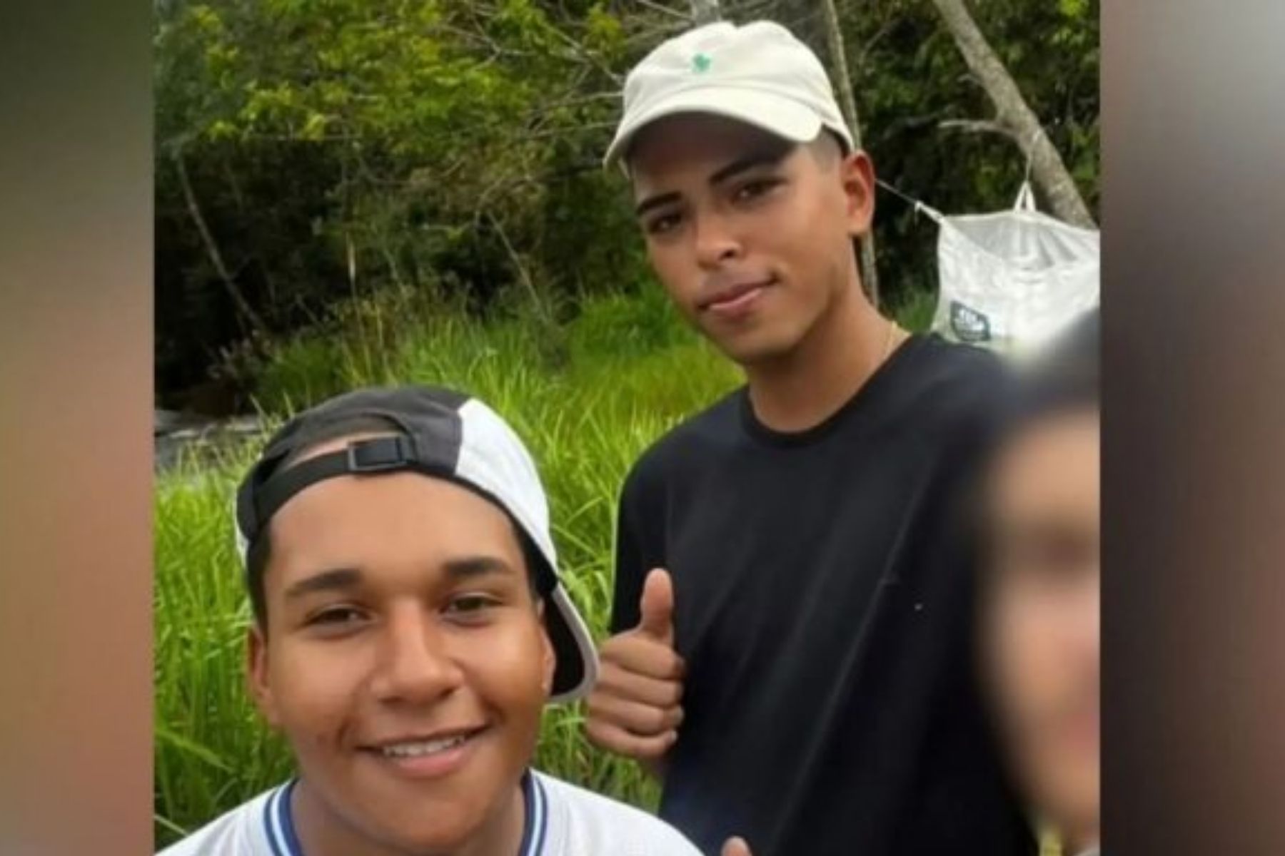 Soldados do Exército morrem em acidente entre picape e carreta na BR-163