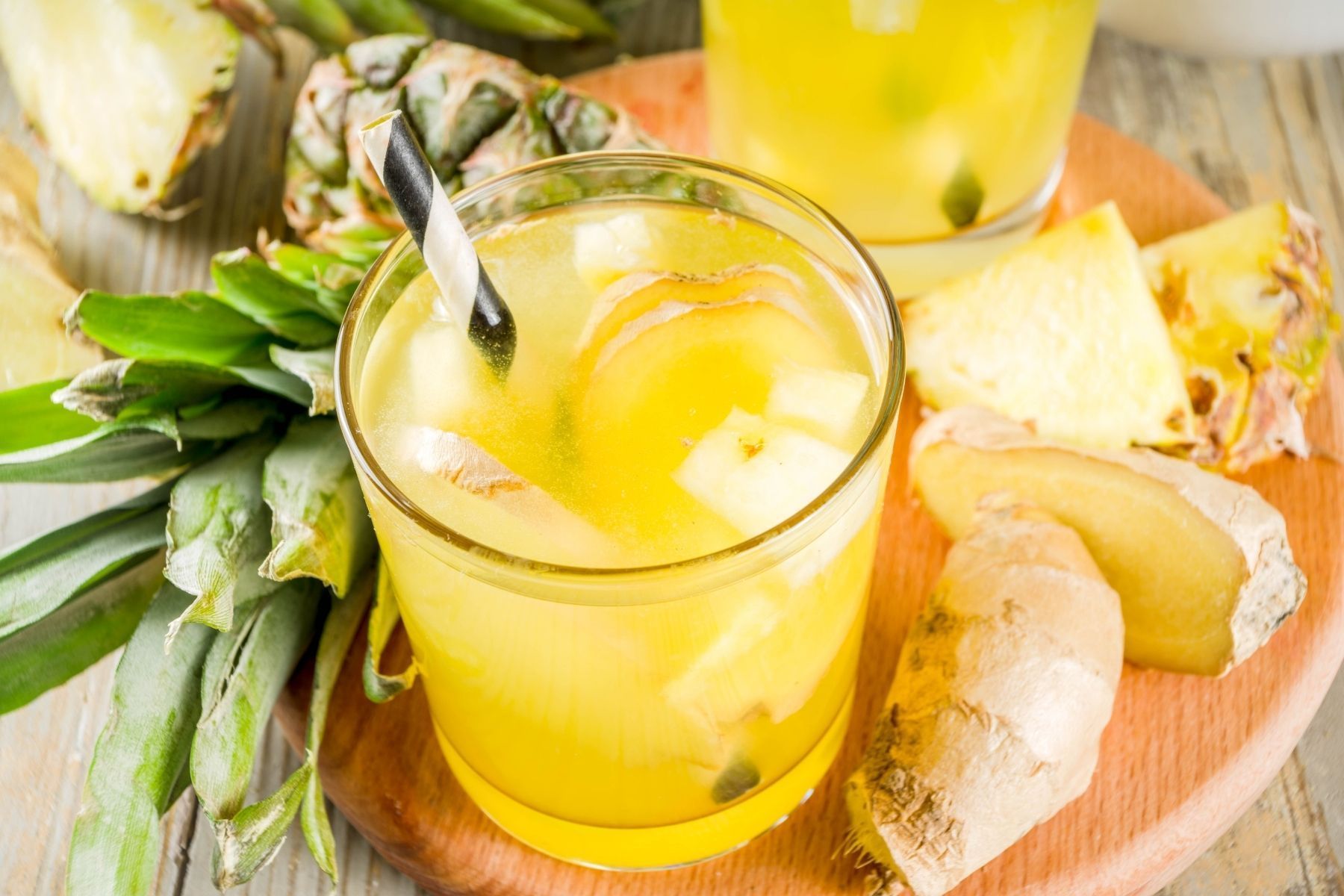 Gengibre e abacaxi no liquidificador: benefícios e receita do suco funcional