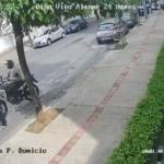 Vídeo: mulher tem iPhone 17 Pro Max furtado por motociclista na Pampulha, em BH