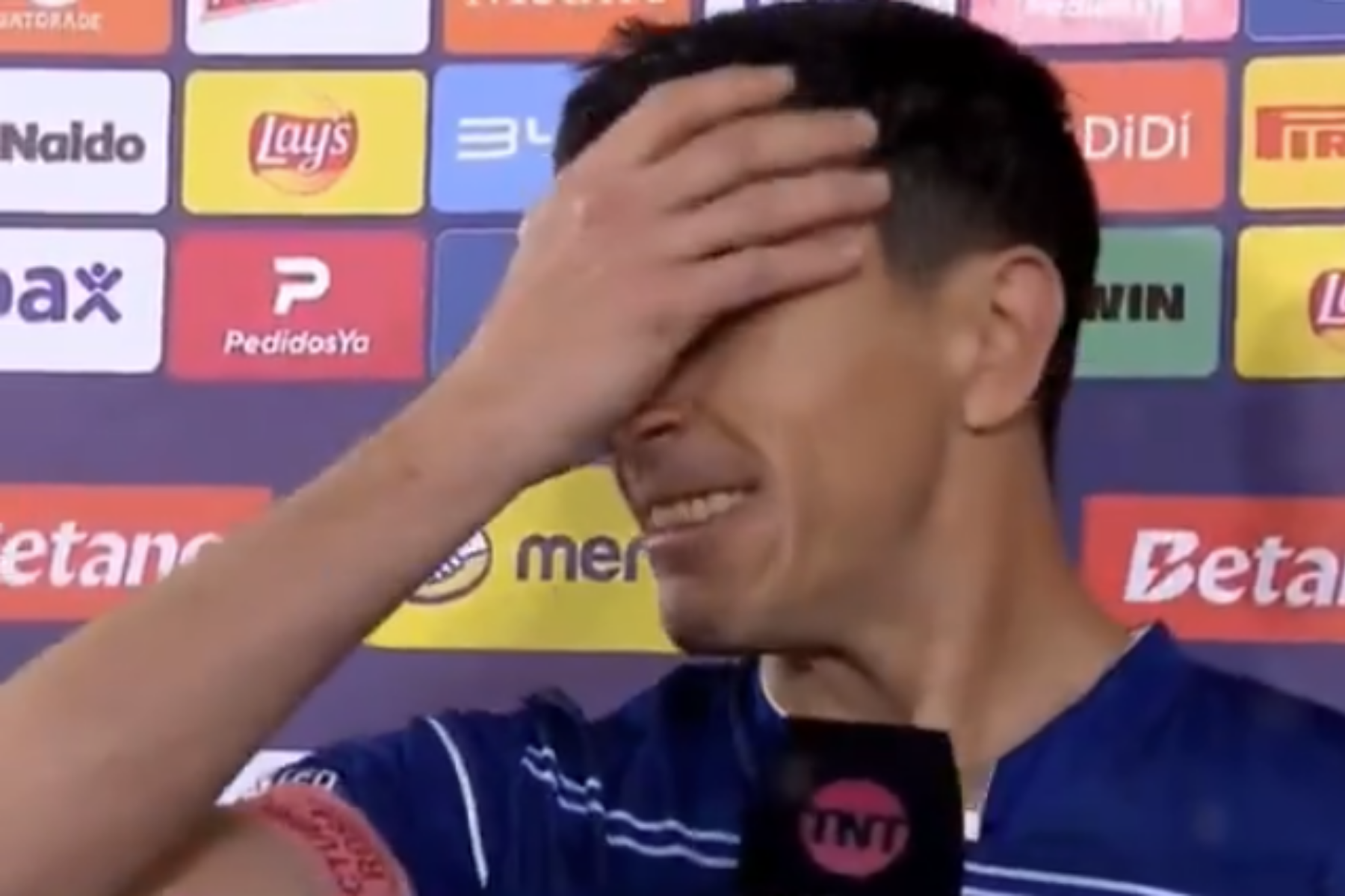 Multicampeão pelo Atlético marca na Argentina e vai às lágrimas ao falar de Maradona