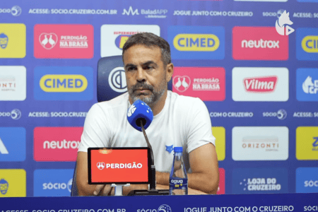 Artur Jorge, técnico do Cruzeiro, em entrevista coletiva