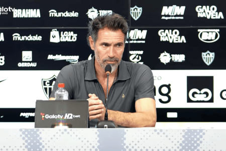 Técnico Eduardo Domínguez em entrevista coletiva após empate entre Athletico-PR e Atlético na Arena da Baixada