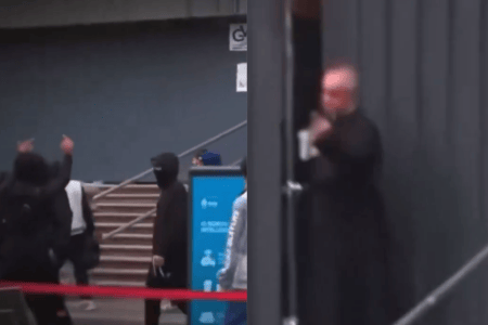 Episódio aconteceu em frente à Igreja de Sant'Alessandro di Zebedia, enquanto um grupo de estudantes passa correndo pelo local