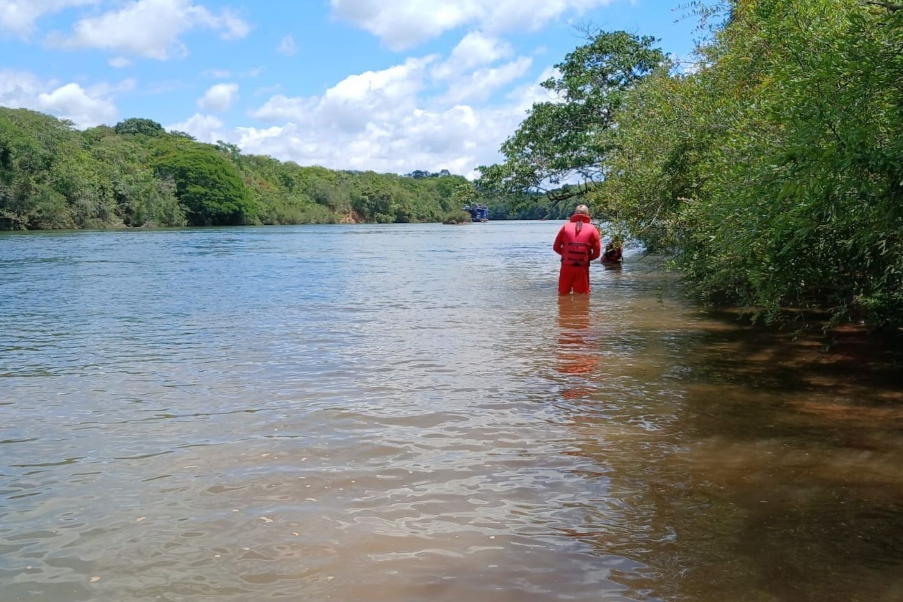 Bombeiros resgatam corpo de adolescente que se afogou em Minas