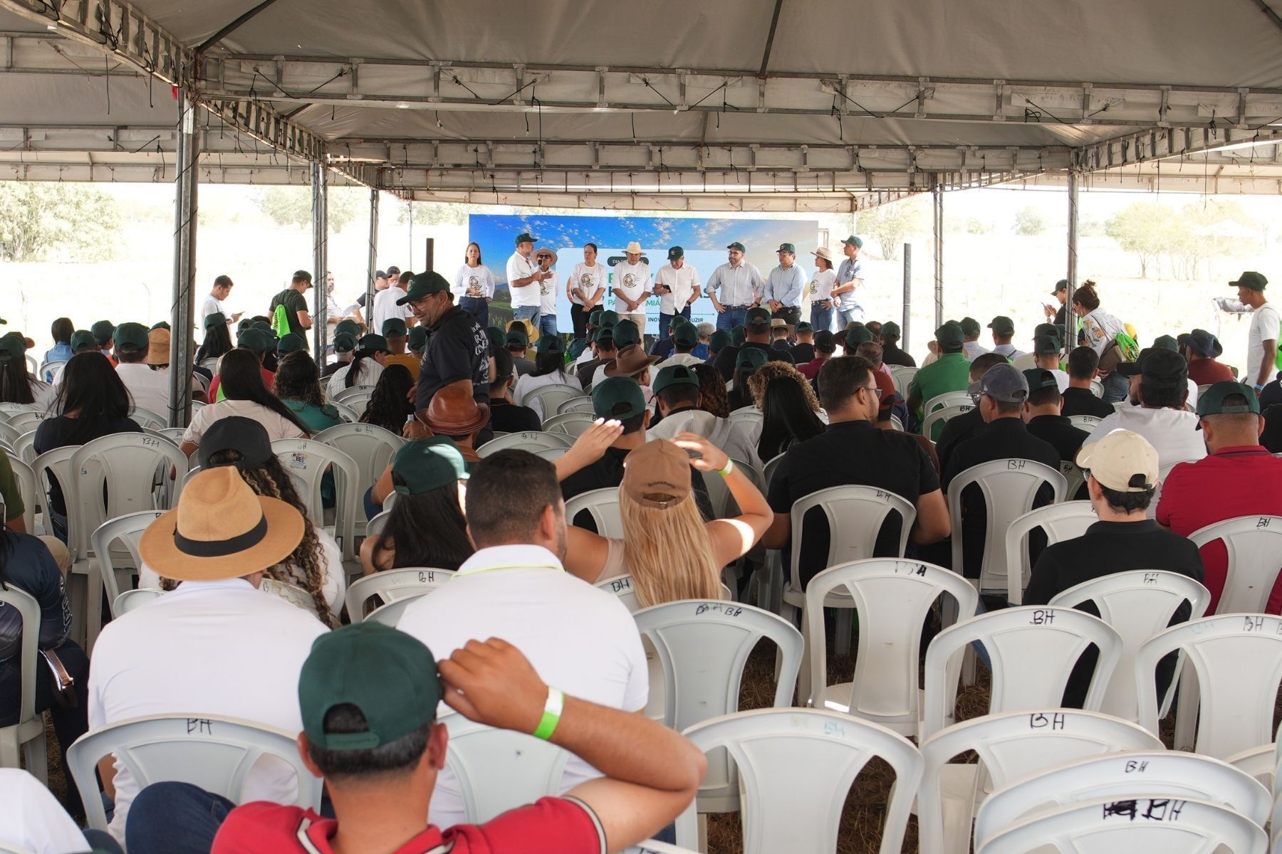 Rally das Forrageiras chega a Minas Gerais com tecnologias para fortalecer a pecuária no semiárido