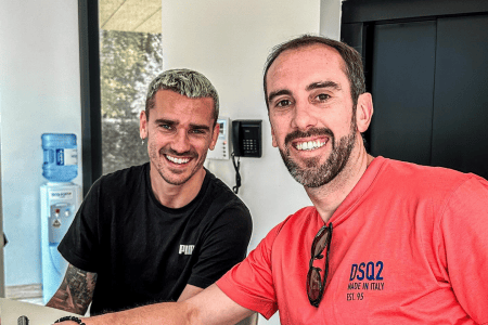 Antoine Griezmann, ex-Barcelona e Atlético de Madrid, ao lado de Diego Godín, ex-Atlético