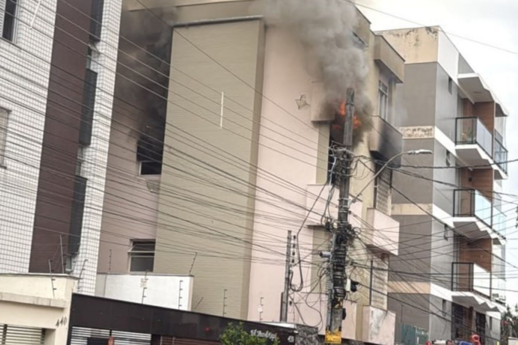 'Comecei a chorar', diz morador de prédio em BH onde mãe e filho ficaram feridos em incêndio