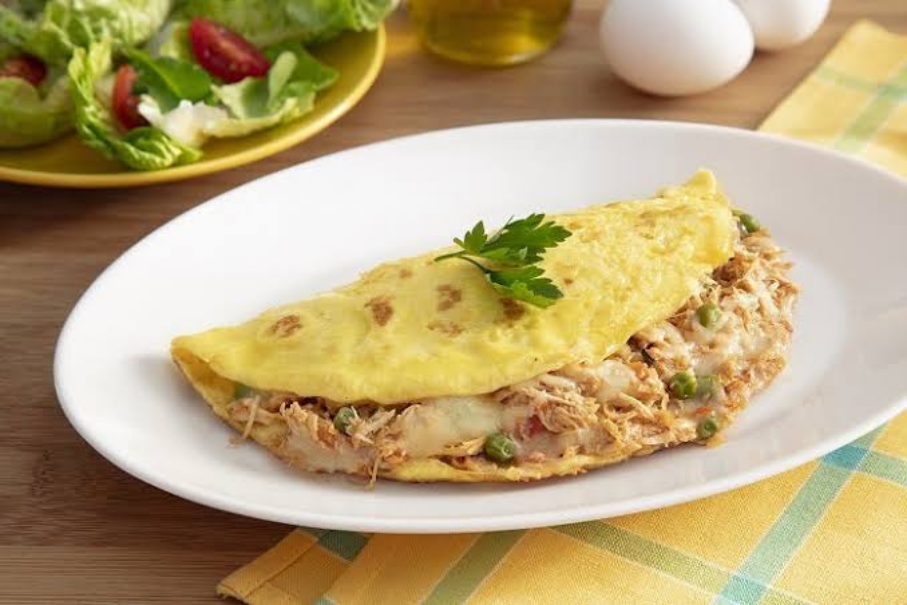 Omelete de frango fitness rica em proteínas para o dia a dia na dieta