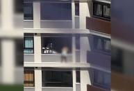 Vídeo: mulher se arrisca para limpar fachada de prédio no Santo Agostinho, em BH