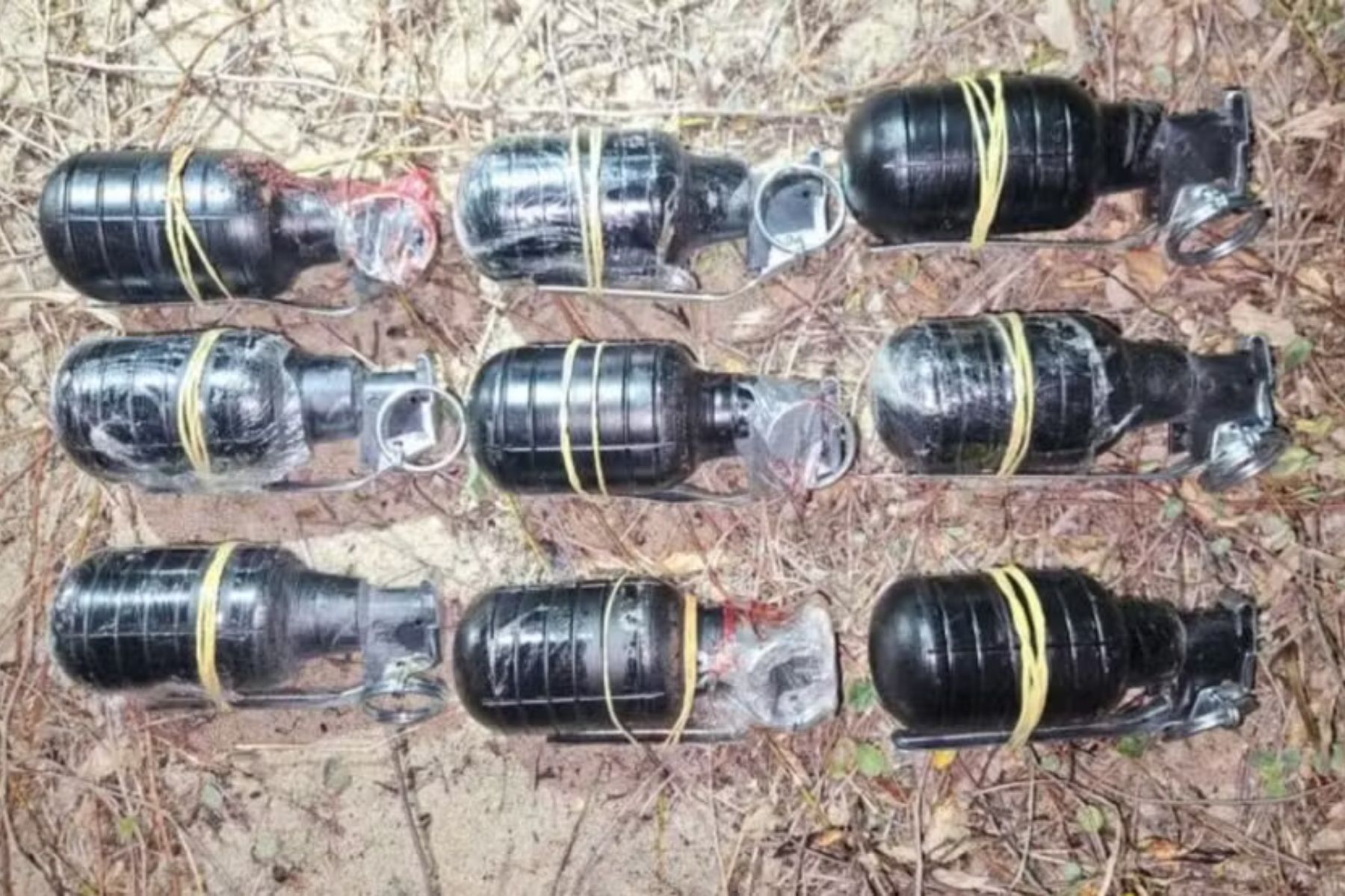 Operação policial em baile funk não autorizado apreende granadas, armas e drogas em Fortaleza