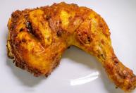 Os cozinheiros concordam: 'O frango empanado mais crocante e saudável não se prepara com pão ralado, mas sim com flocos de milho e iogurte grego'