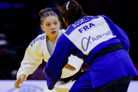 Clarice Ribeiro durante luta do Mundial de Judô