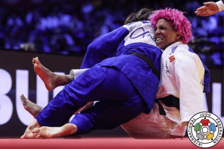 Rafaela Silva durante luta no Mundial de Judô