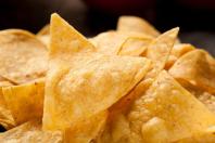 Com 1 cebola e 2 ovos: como fazer tortilha dourada e cremosa sem farinha