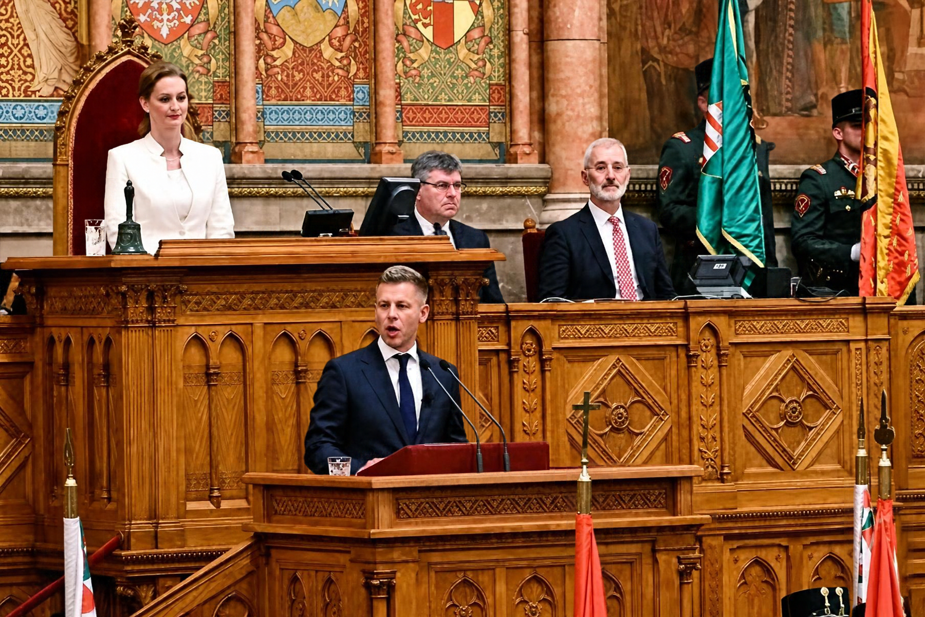 Com Parlamento renovado, Hungria começa a revogar leis anti-LGBTQIA+ aprovadas por Órban