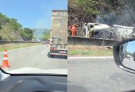 Motorista morre após carreta tombar e pegar fogo na BR-381, em MG