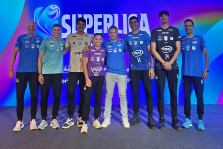 Jogadores do São José durante apresentação da Superliga
