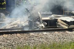 Confira imagens do avião que caiu na estação de metrô São Gabriel