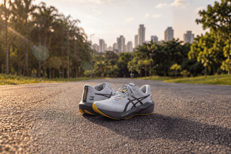 Coleção em parceria com Marca Senna será lançada ainda neste mês • Divulgação / Asics