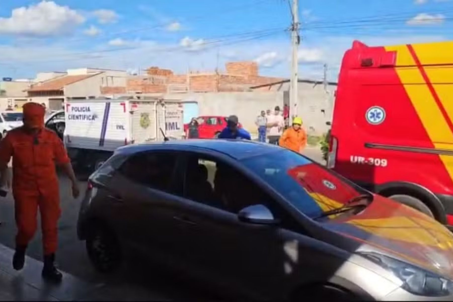 Criança de 2 anos morre após ficar horas dentro de carro em Goiás