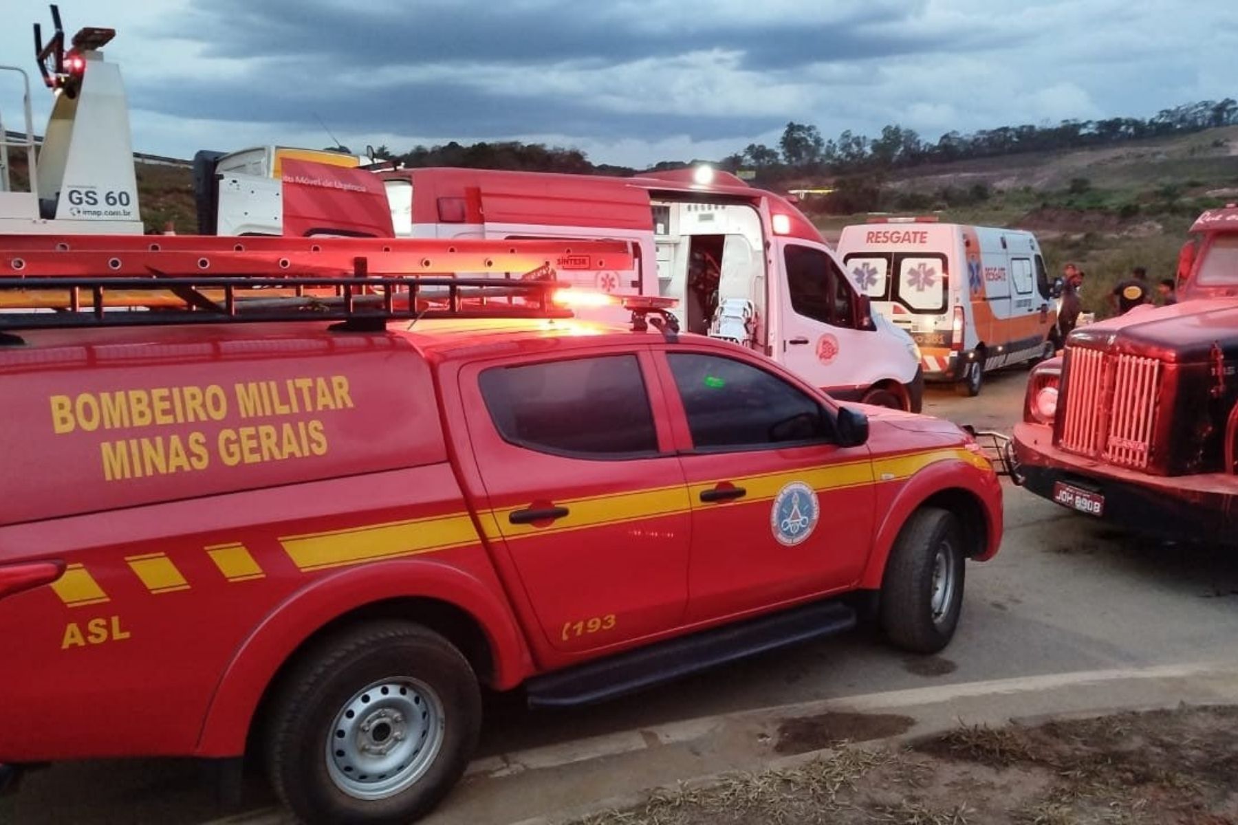 Dois trabalhadores morrem após serem atingidos por caminhão na BR-381 no interior de MG