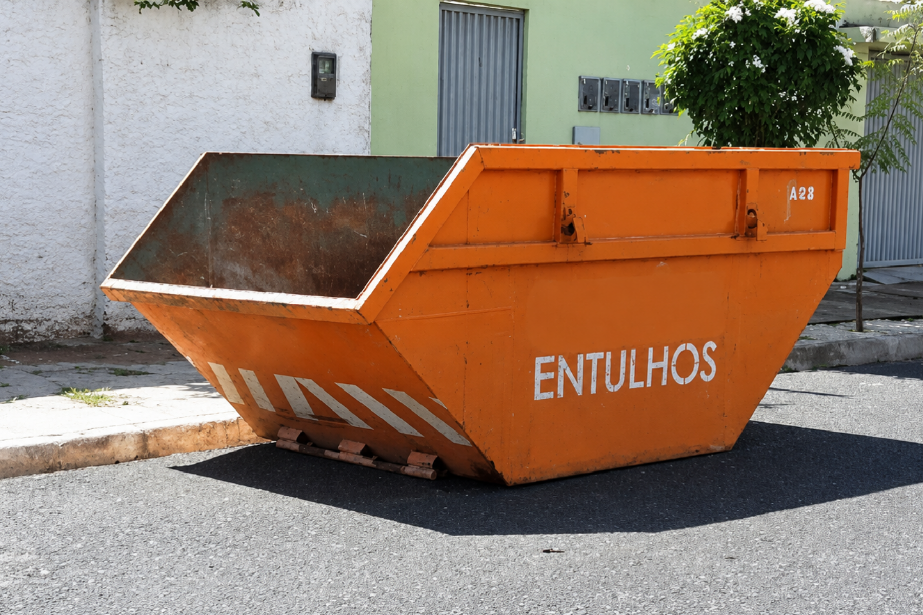 BH realiza mais de 1,7 mil vistorias para fiscalizar instalações irregulares de caçambas; veja regras para equipamento