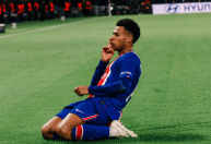 Com golaço de Doué, PSG vence Barcelona em jogo eletrizante de seis gols na Champions