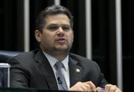 Podcast Notícias do Dia: Alcolumbre pauta fim da escala 6x1 no Senado após 1º turno
