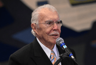Ex-presidente José Sarney recebe alta após nove dias de internação e cirurgia