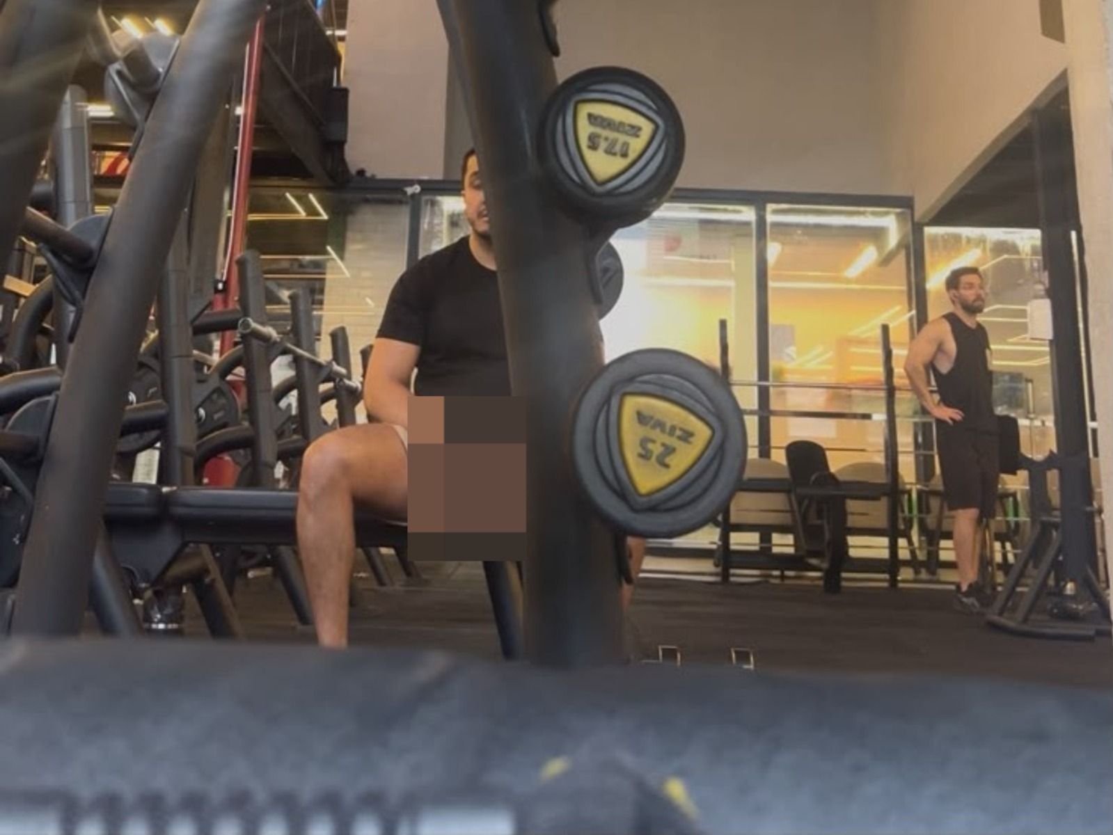 Vídeo: mulher denuncia homem se masturbando durante treino em academia de SP