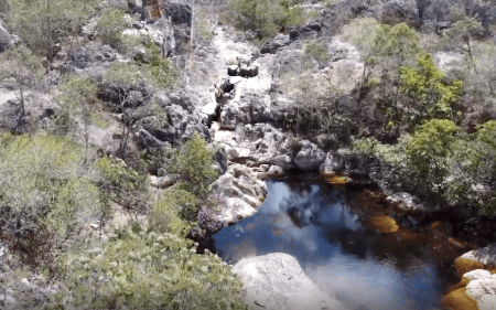 Águas cristalinas, pinturas rupestres e lendas marcam roteiro pela natureza