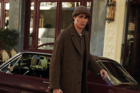 Moda masculina francesa aposta em peças clássicas e tons neutros