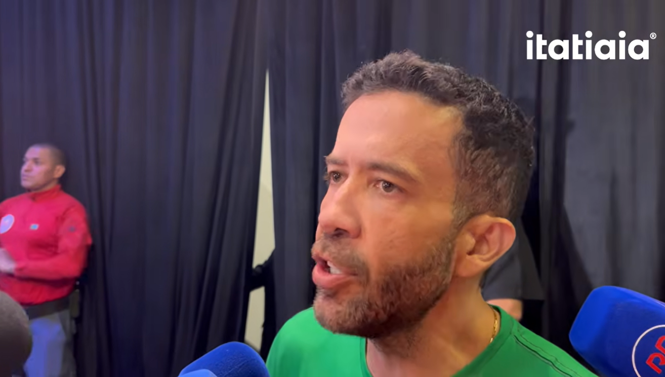 Janones detona Flávio Bolsonaro após debate e aponta estratégia para levar Lula à vitória nas Eleições